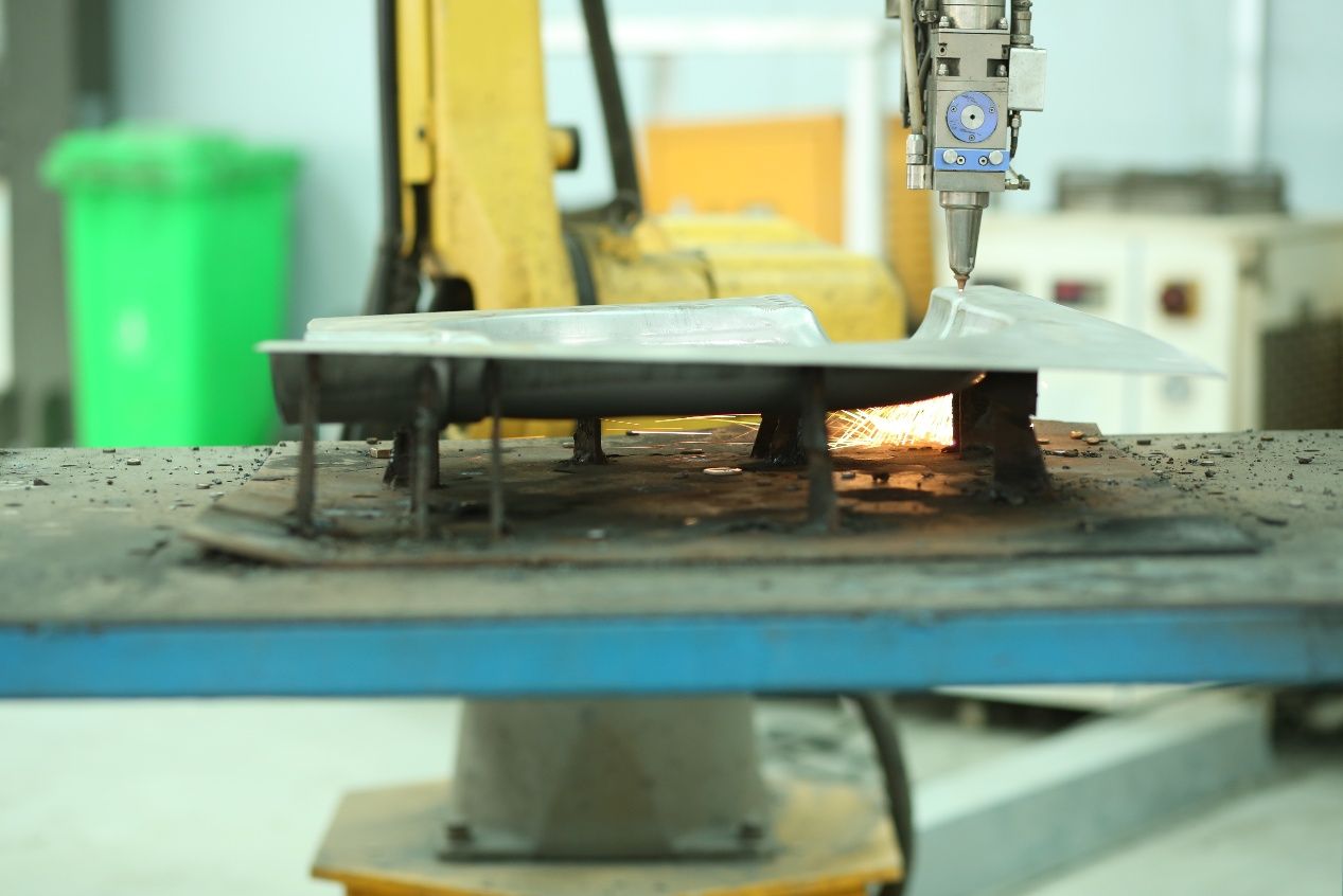 Систем за автоматско напојување Debabrother што постигнува ефикасно и прецизно пренесување